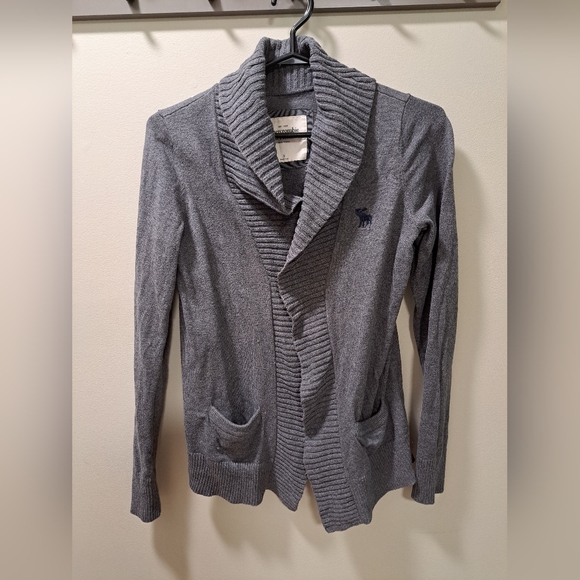 Abercrombie & Fitch Grey Cardigan Size S - Picture 1 of 2